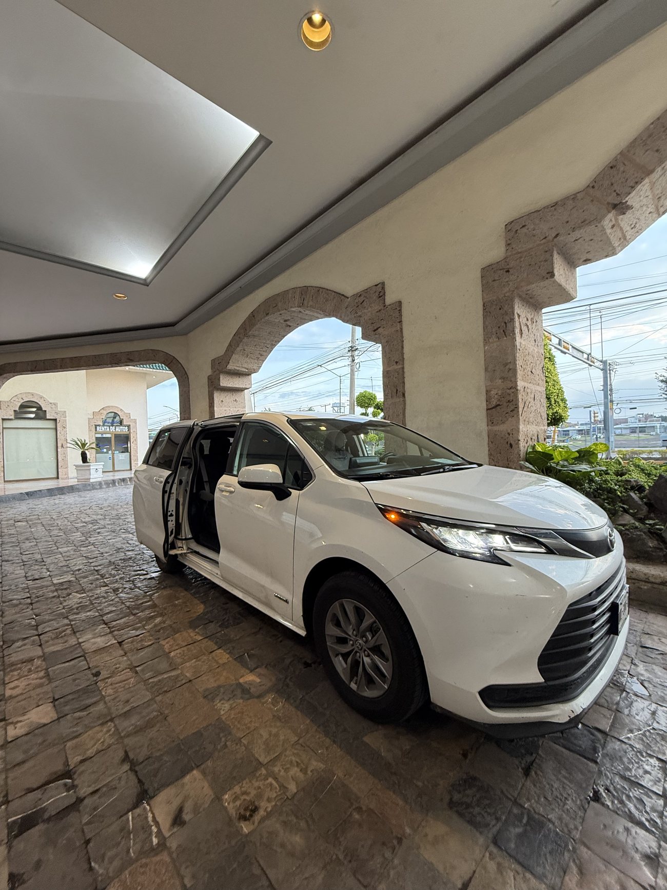 Toyota Sienna de Certov Executive en hacienda