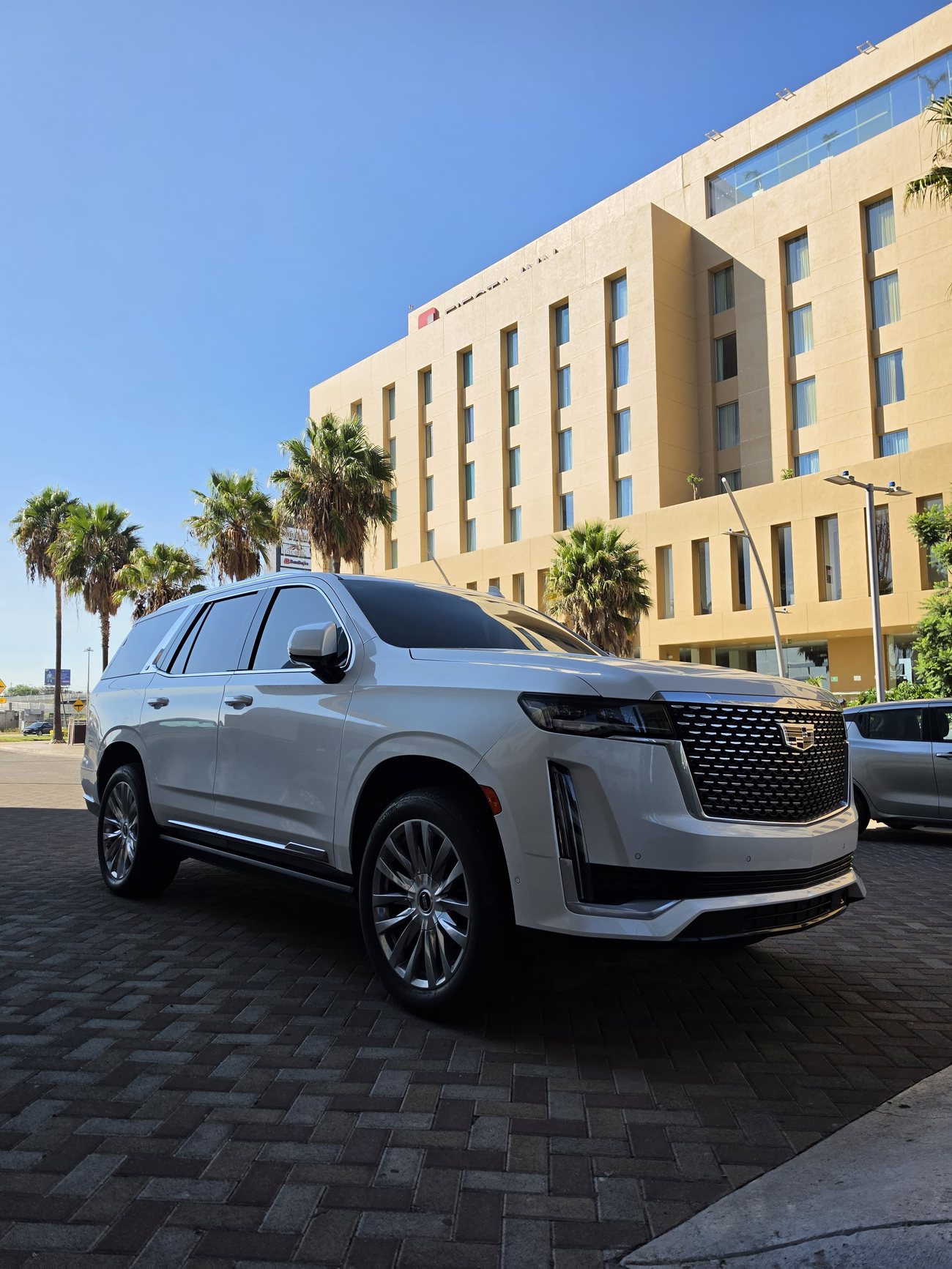 Cadillac Escalade de Certov Executive en hotel